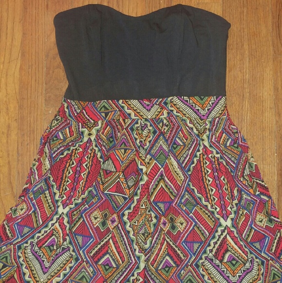 Strapless dress w/ pockets & sweetheart neck