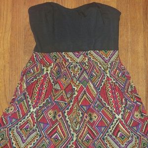 Strapless dress w/ pockets & sweetheart neck
