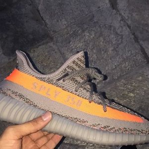Yeezy 350 v2 Men Size 9.5