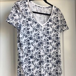 Flower print abound shirt.