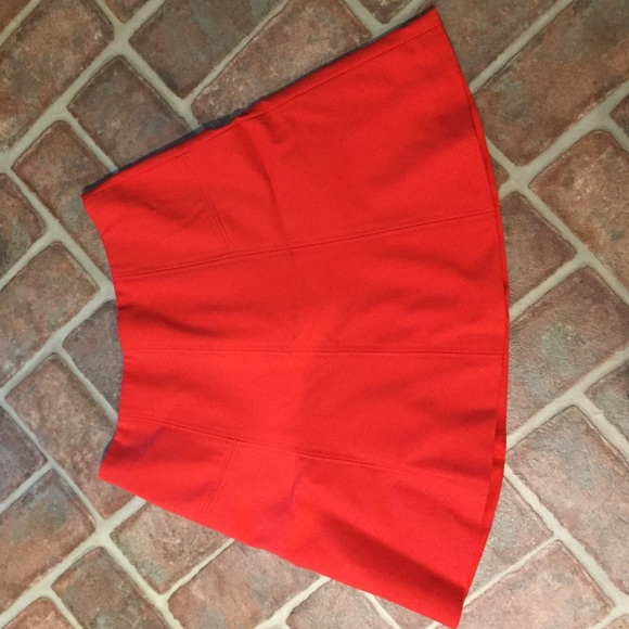 Loft skirt. Color: fire