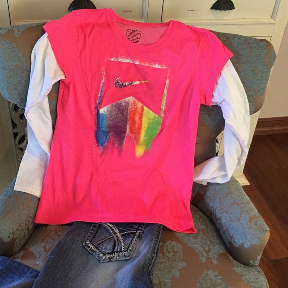 Nike top - Picture 2 of 4