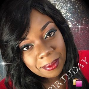 Meet your Posher, Ebony