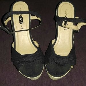 Reposh - peep toe wedge sandals size L- 8/9