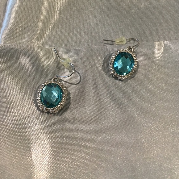 Charming Charlie Turquoise Earrings & Necklace set