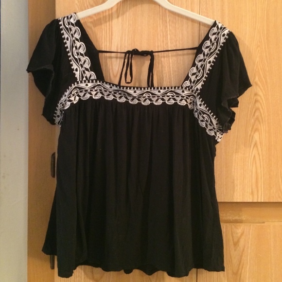 Black square-neck, tie back top
