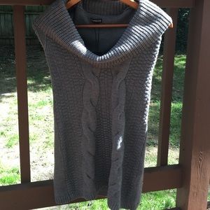 Tunic style Express gray sweater