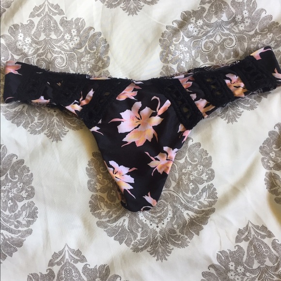 Aloha Chuns - Picture 2 of 2