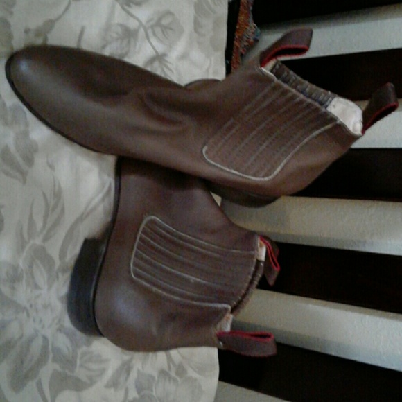 Shoes - Picture 3 of 4