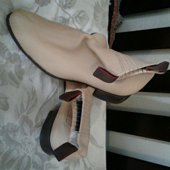 Shoes - Picture 4 of 4