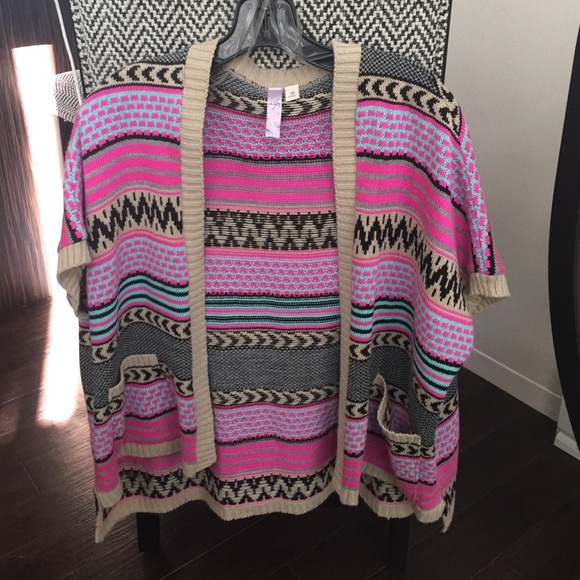 Francesca's open front short-sleeved sweater