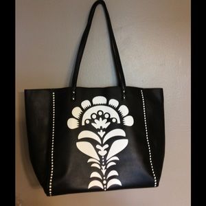 NWOT Vera Bradley MIDNIGHT PAISLEY Laser Cut Tote