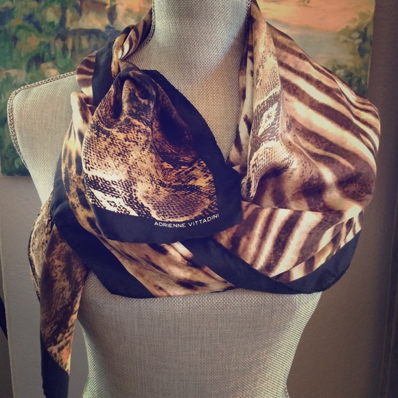 Flash weekend sale 🎉ADRIENNE VITTADINI scarf