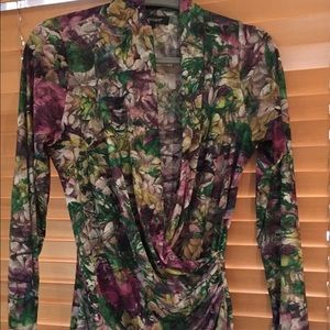 V neck figure flattering long sleeve top