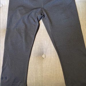 Under armor gray cropped workout leggings