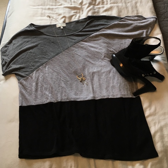 Black & gray color-block top