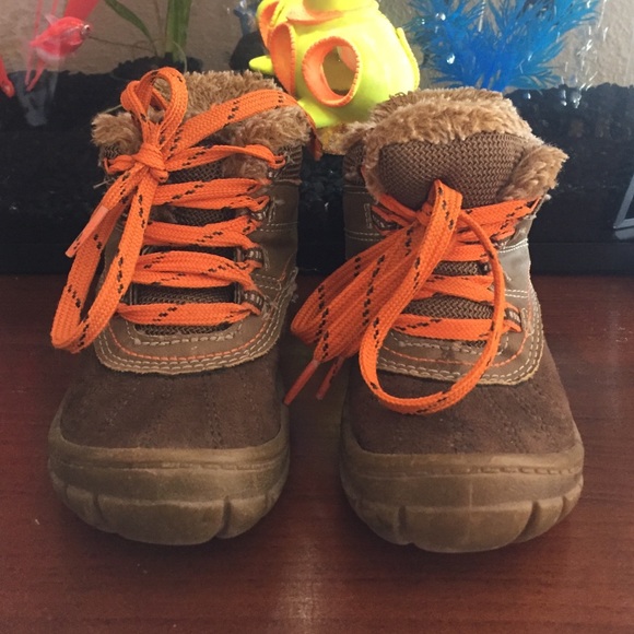 Toddler Oshkosh winter boots.