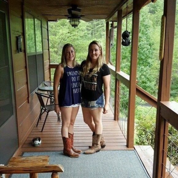 Meet your Posher, Allyson - Picture 1 of 1