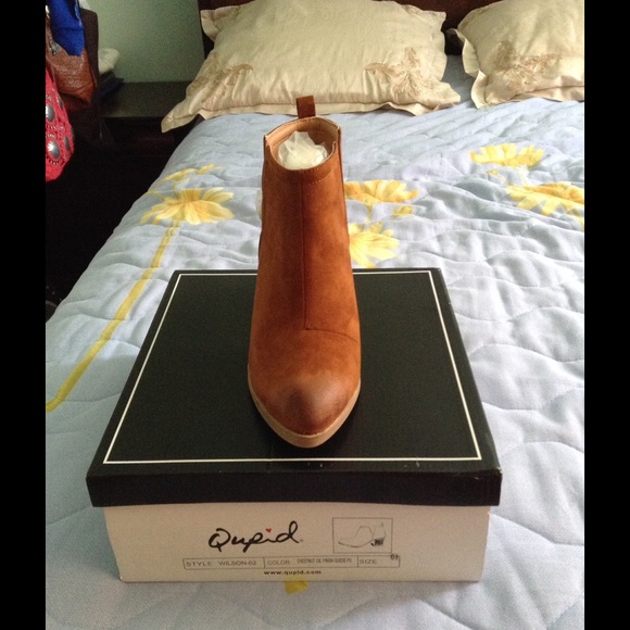 Chestnut suede bootie