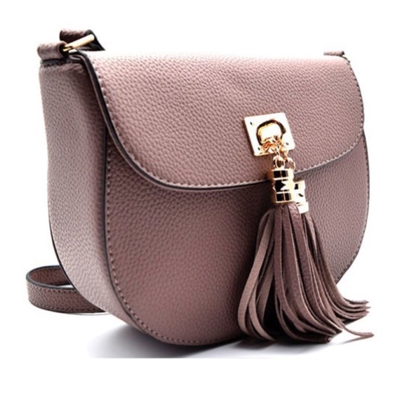 5⭐️ Pebble Vegan Leather Crossbody Tassel Handbag - Picture 2 of 4