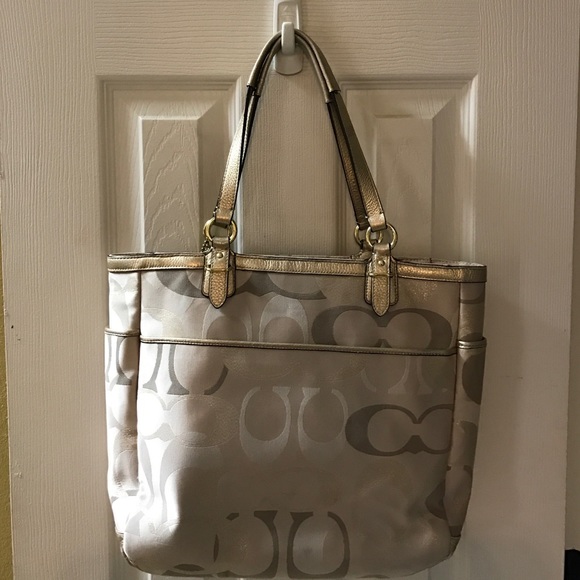 Coach purse - Picture 2 of 4