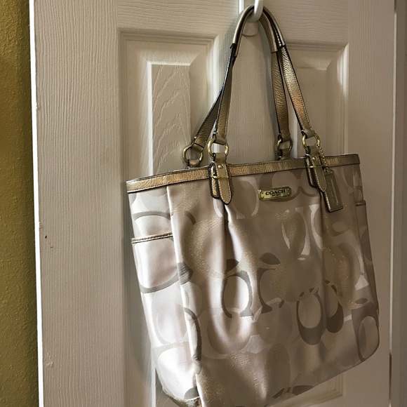 Coach purse - Picture 4 of 4