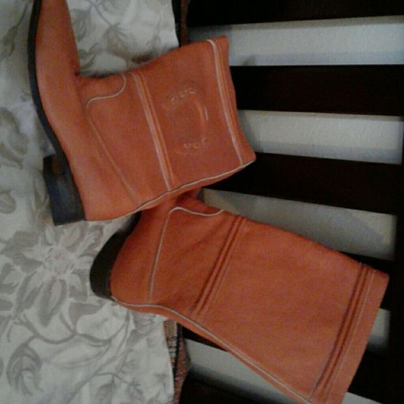 Boots - Picture 2 of 3