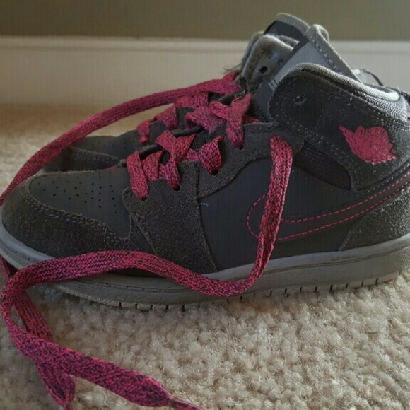 Retro 1 Jordans - Picture 2 of 4