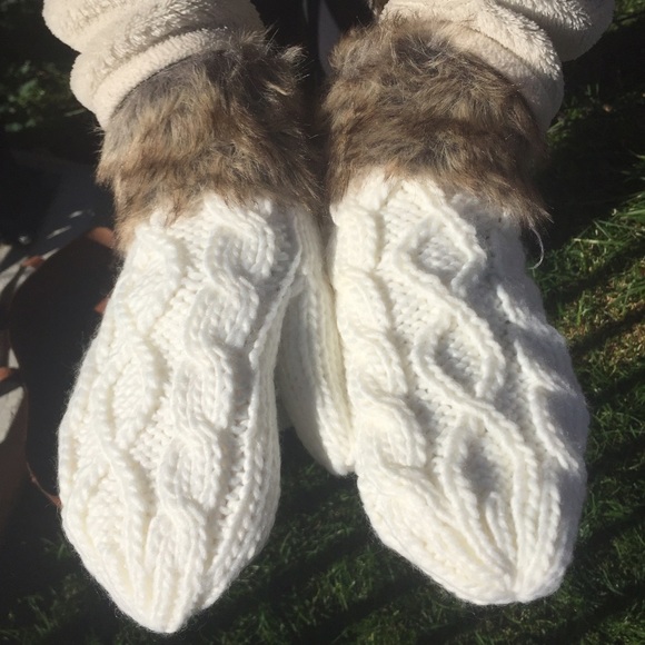 - FUR CABLE KNIT MITTENS - - Picture 2 of 3