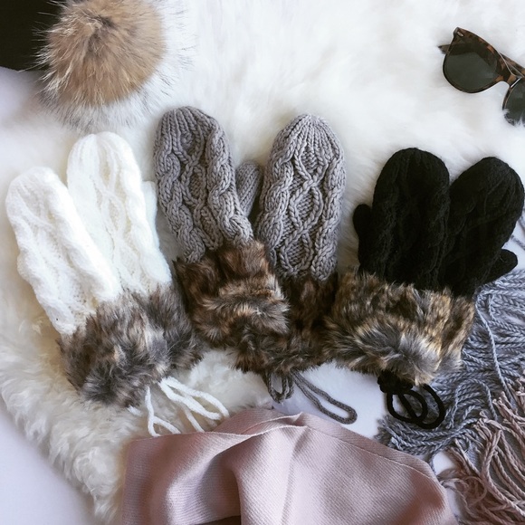 - FUR CABLE KNIT MITTENS - - Picture 3 of 3
