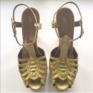 Vince Camuto Leather Pop of Color Platform Heels