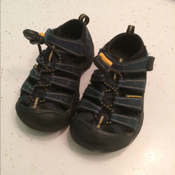 Toddler Keen closed-toe sandles