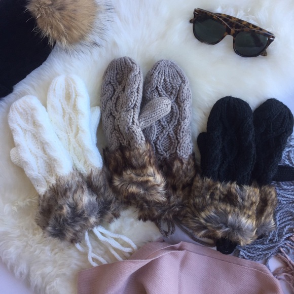 💕SALE💕 - FUR CABLE KNIT MITTENS - - Picture 3 of 3