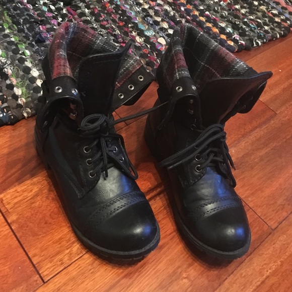Combat boots