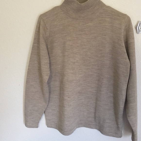 Tuttle neck sweater!