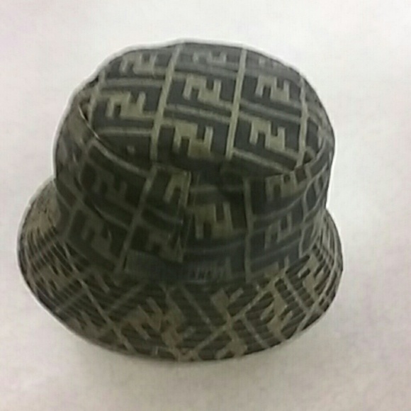 Fendi bucket hat unisex