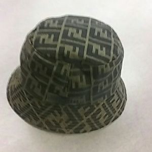 Fendi bucket hat unisex