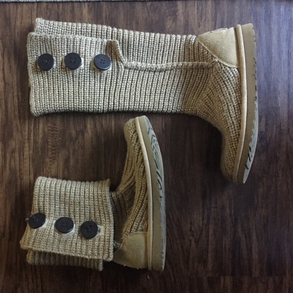 UGG Classic Cardy Boots in Oat