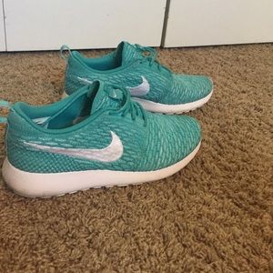 Nike roshes
