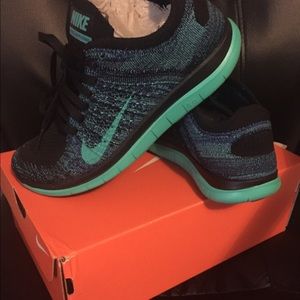 Nike 4.0 Free Flynits