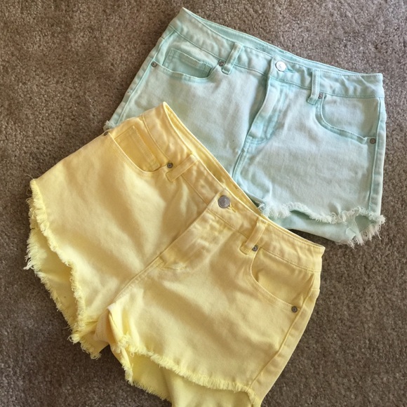2 Delias Shorts