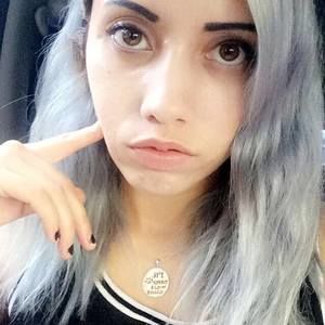 Meet your Posher, Leslie