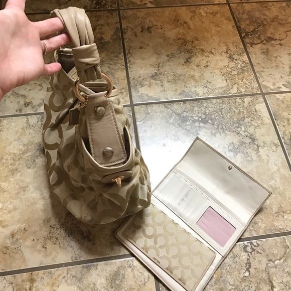 Coach purse - Picture 2 of 4