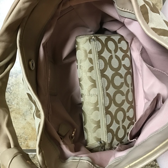 Coach purse - Picture 4 of 4