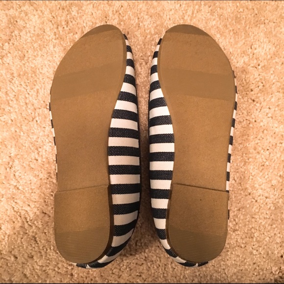 NWOT navy stripe canvas flats - Picture 3 of 4