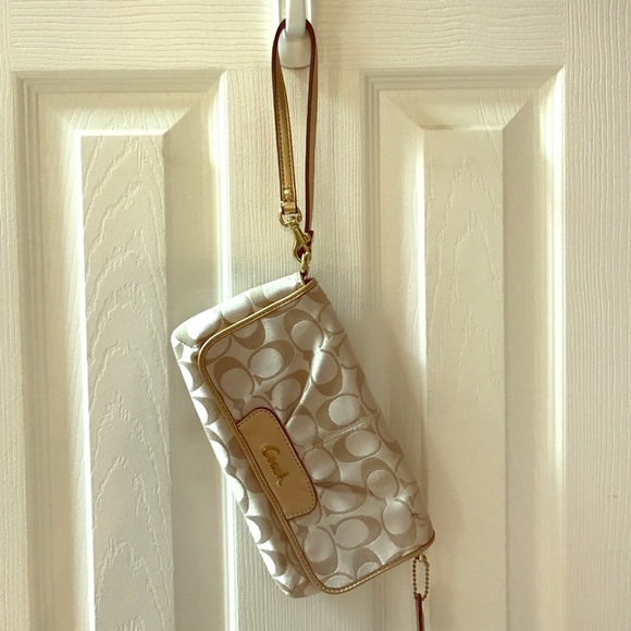 Coach wristlet - Picture 1 of 4