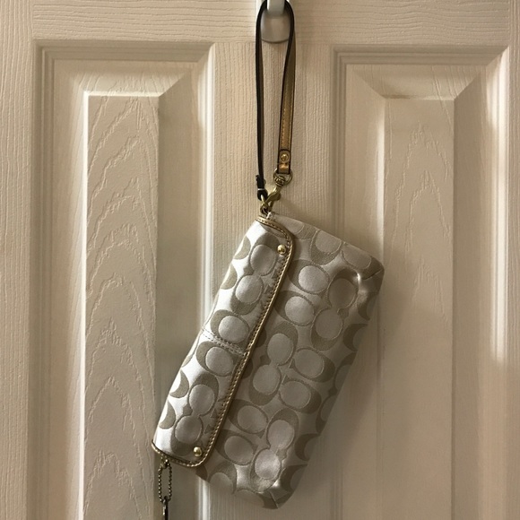 Coach wristlet - Picture 2 of 4
