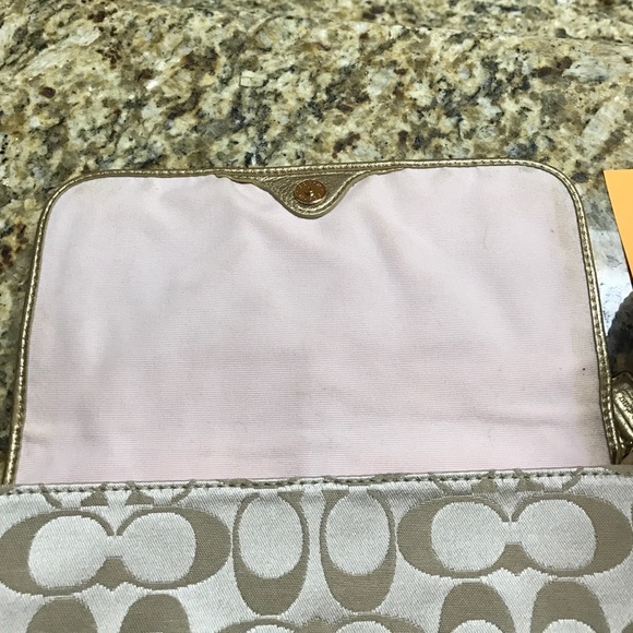 Coach wristlet - Picture 4 of 4