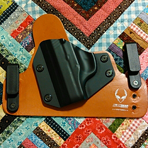 Alien Gear Cloak Tuck IWB  left handed holster