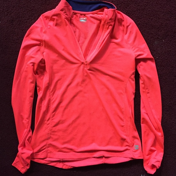 Long sleeve active wear shirt